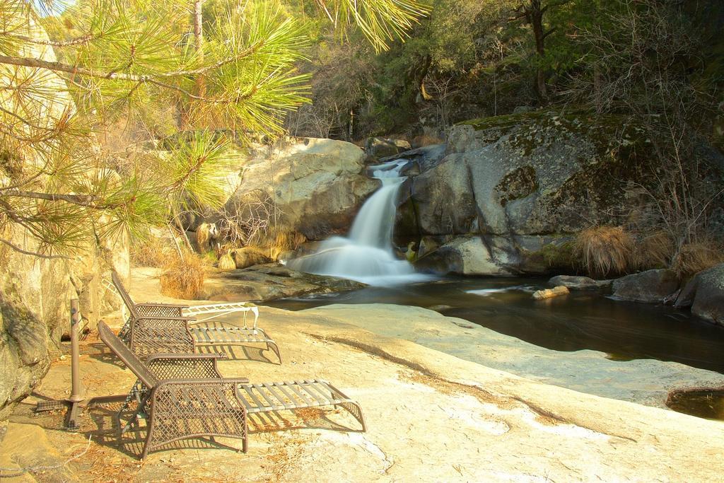 Riverfront Property With Waterfalls Near Yosemite And Bass Lake โอกเฮิร์สต์ ห้อง รูปภาพ