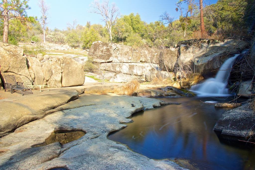 Riverfront Property With Waterfalls Near Yosemite And Bass Lake โอกเฮิร์สต์ ห้อง รูปภาพ