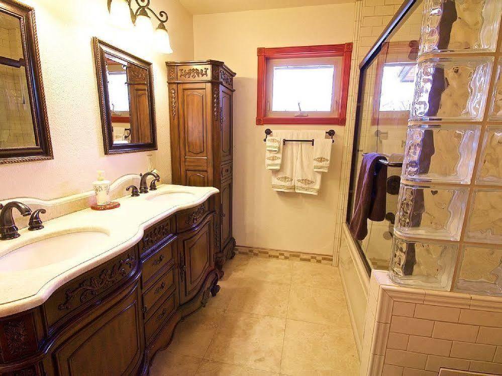 Riverfront Property With Waterfalls Near Yosemite And Bass Lake โอกเฮิร์สต์ ภายนอก รูปภาพ