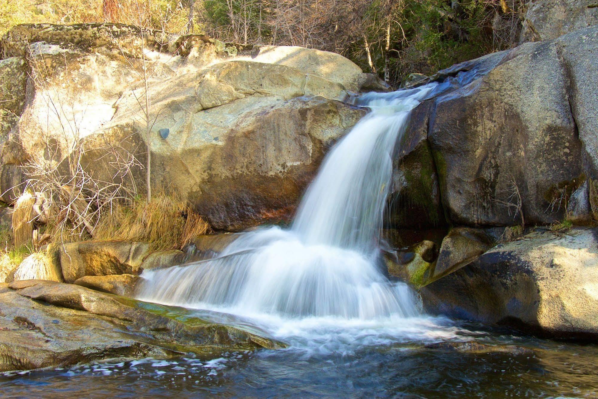 Riverfront Property With Waterfalls Near Yosemite And Bass Lake โอกเฮิร์สต์ ภายนอก รูปภาพ