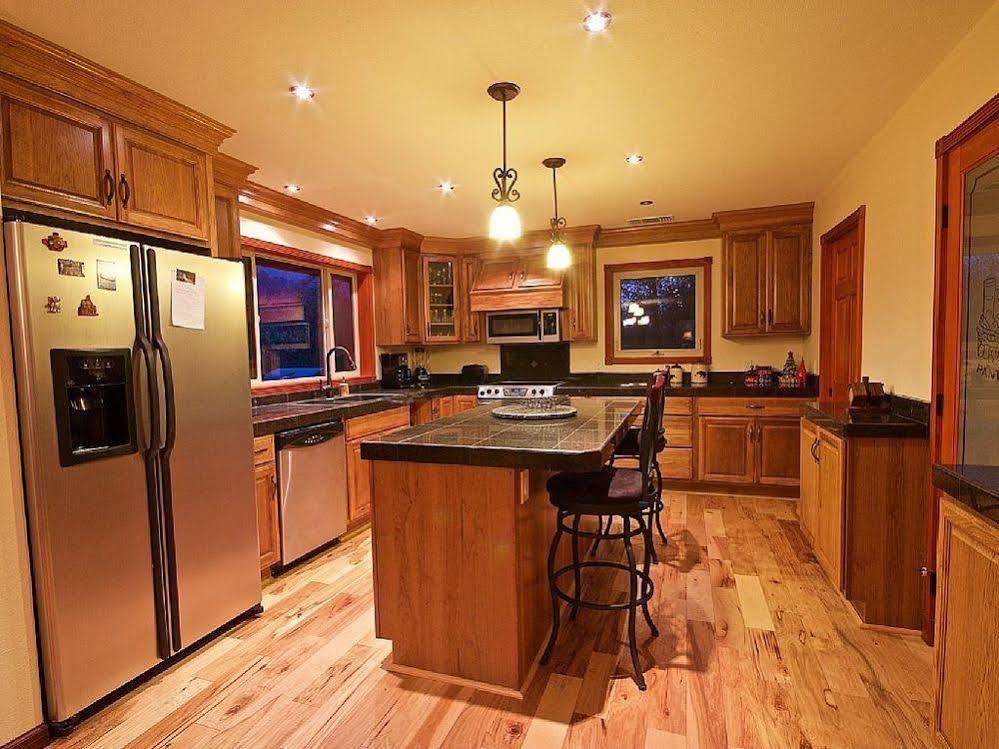 Riverfront Property With Waterfalls Near Yosemite And Bass Lake โอกเฮิร์สต์ ภายนอก รูปภาพ